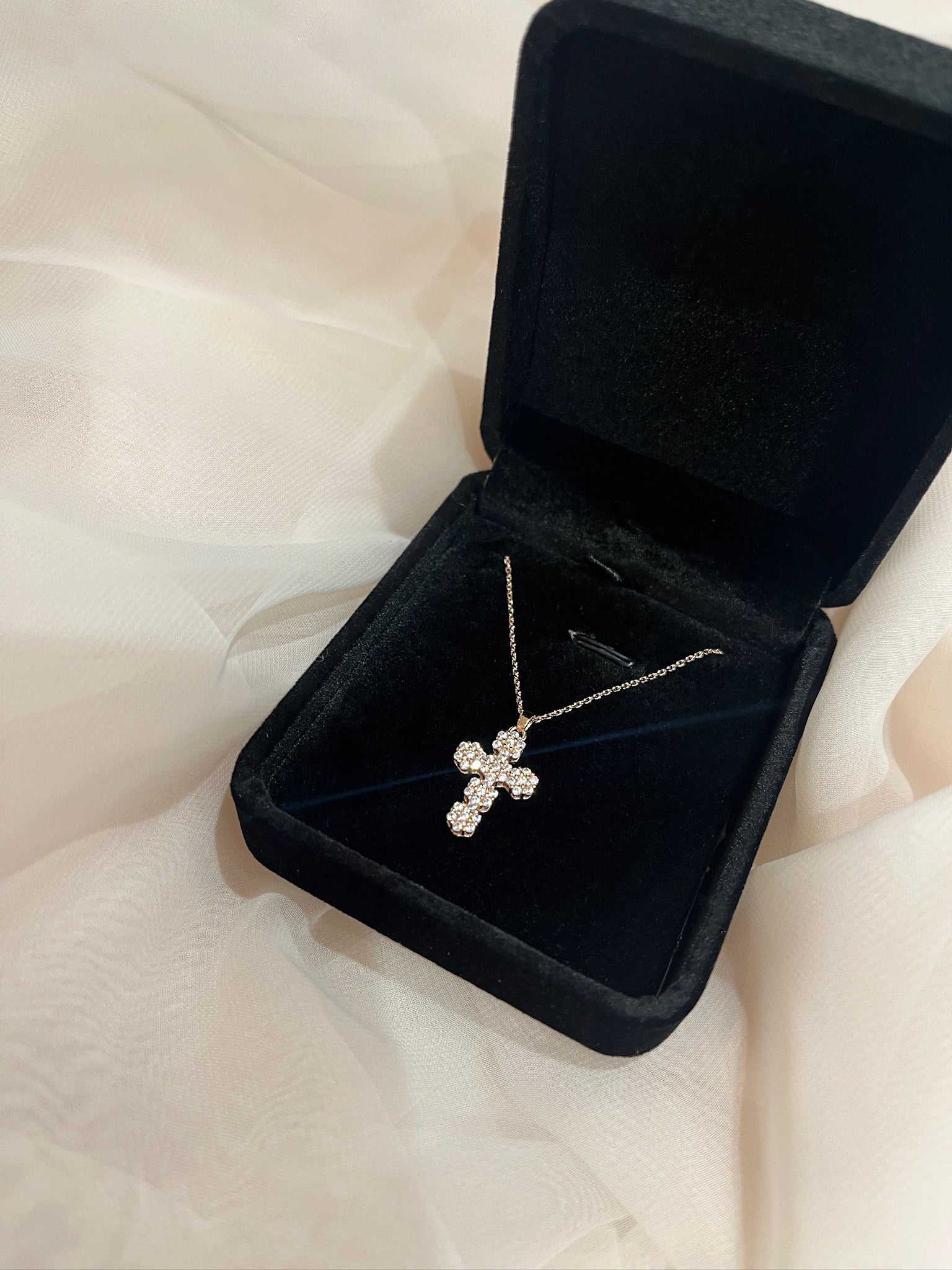 Bijou cross necklace – YILON