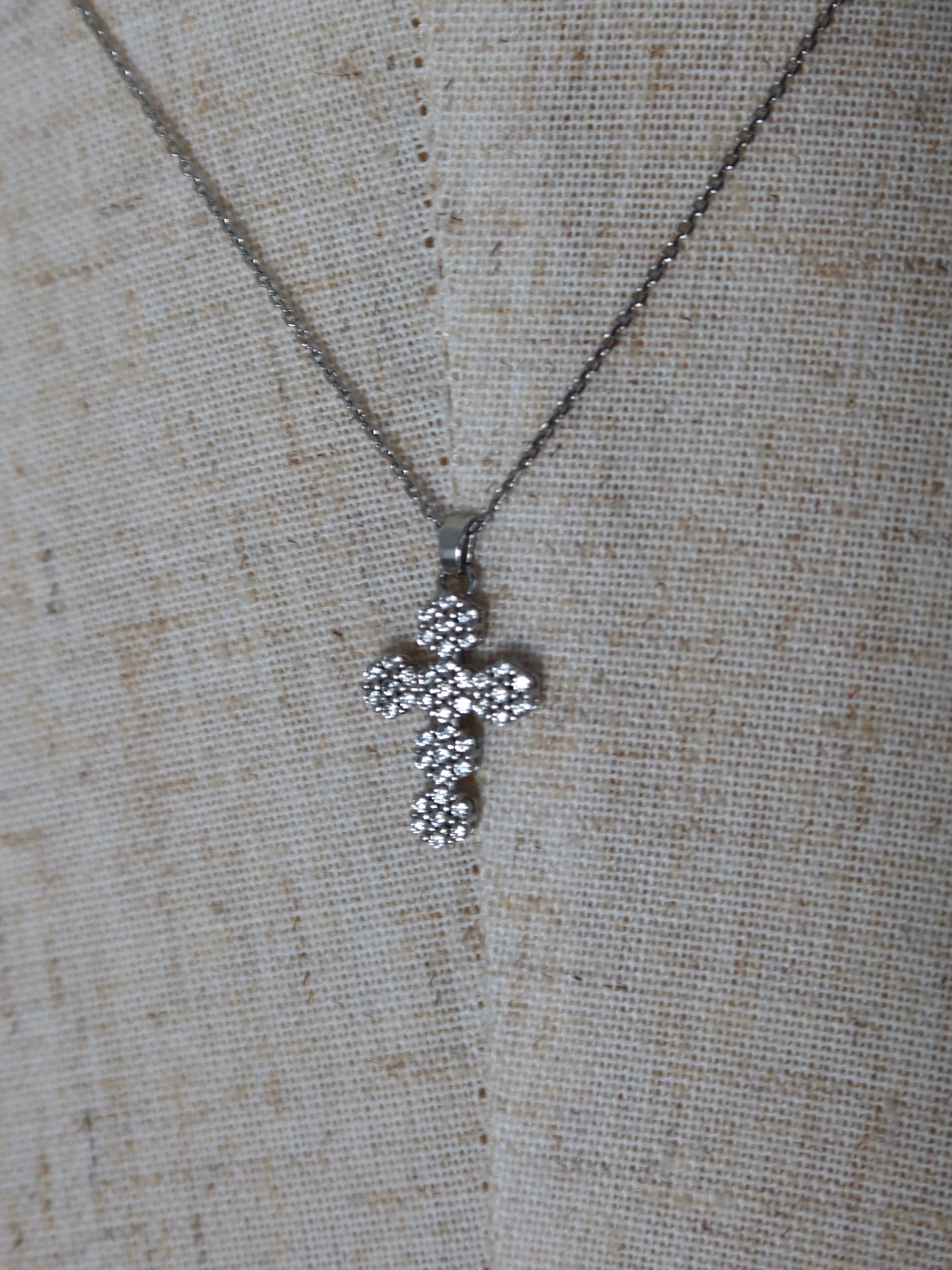 YILON クロスネックレス Bijou cross necklace – YILON