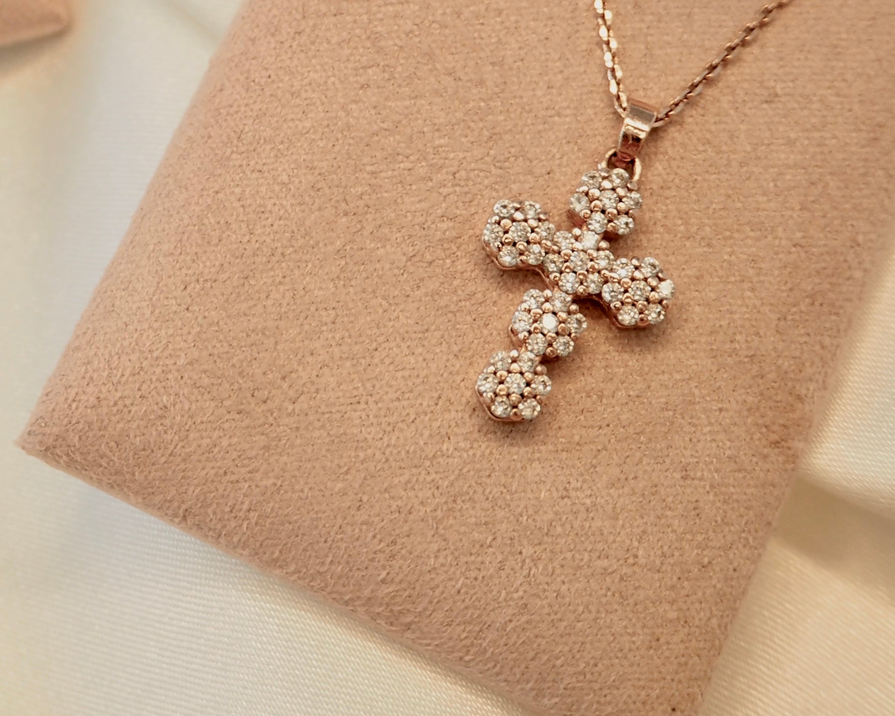 Bijou cross necklace – YILON