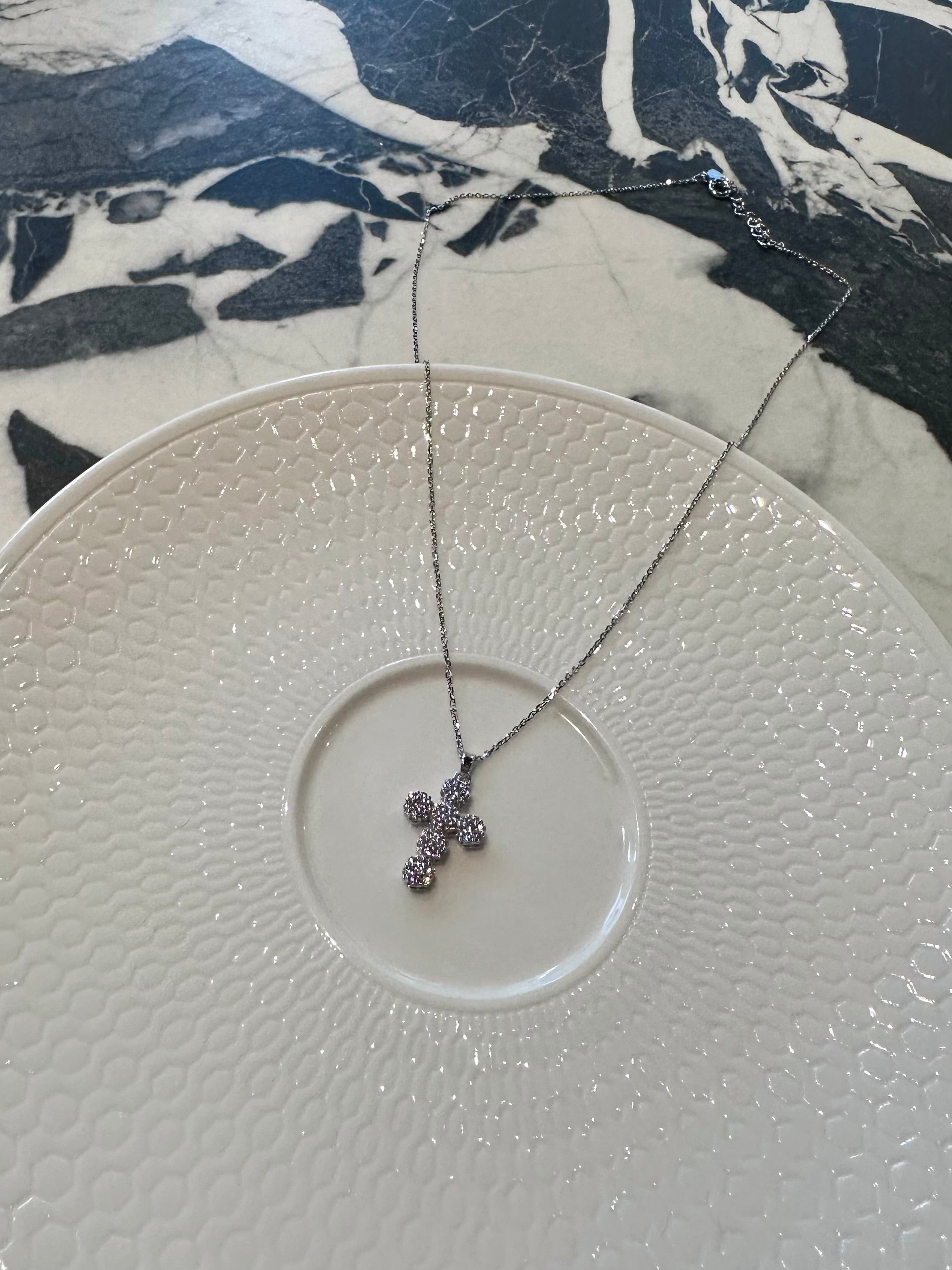 Bijou cross necklace – YILON