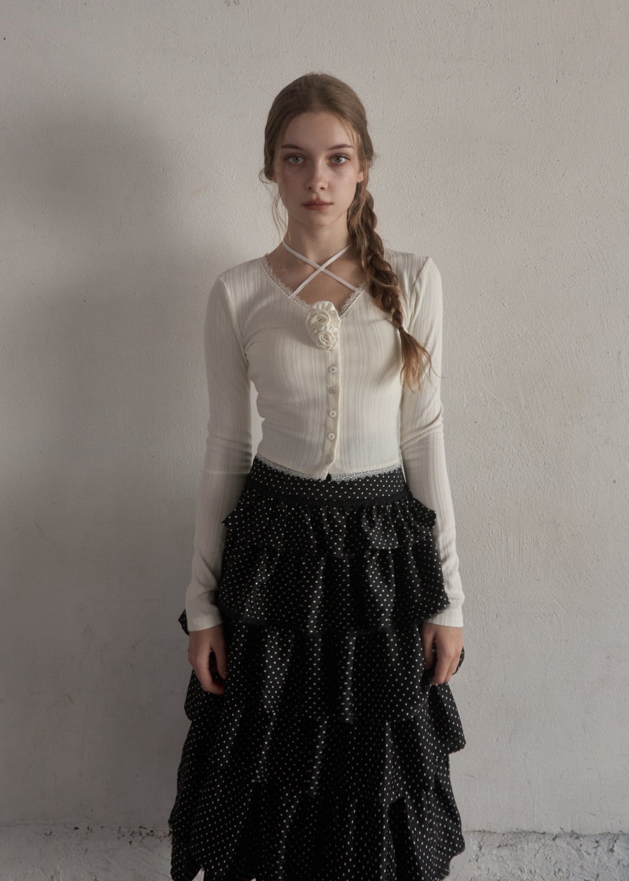 YILON 即完売　ROSE RIBBON CARDIGAN レッド　新品 YILON 即完売 ROSE RIBBON CARDIGAN レッド 新品