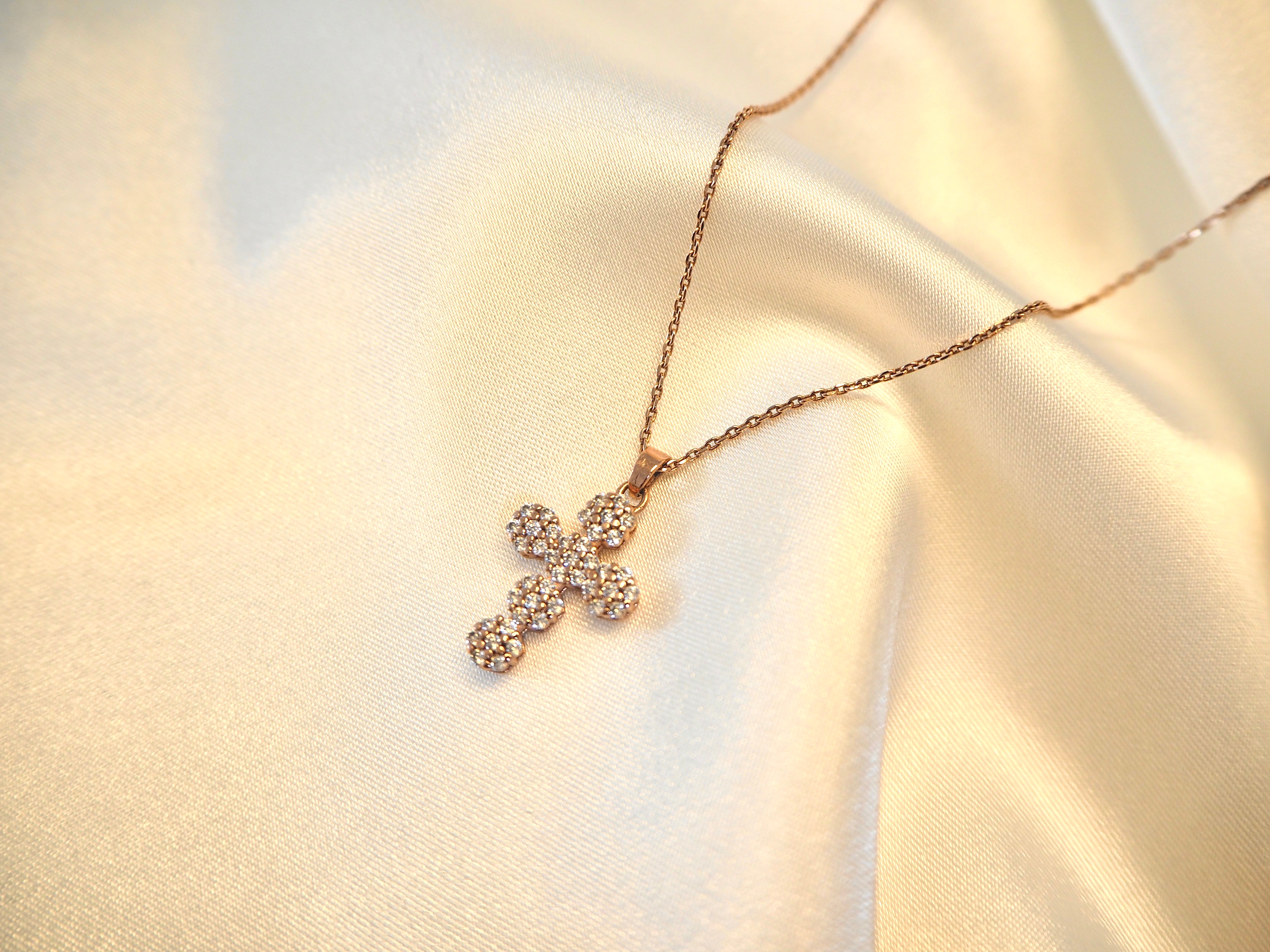 Bijou cross necklace – YILON