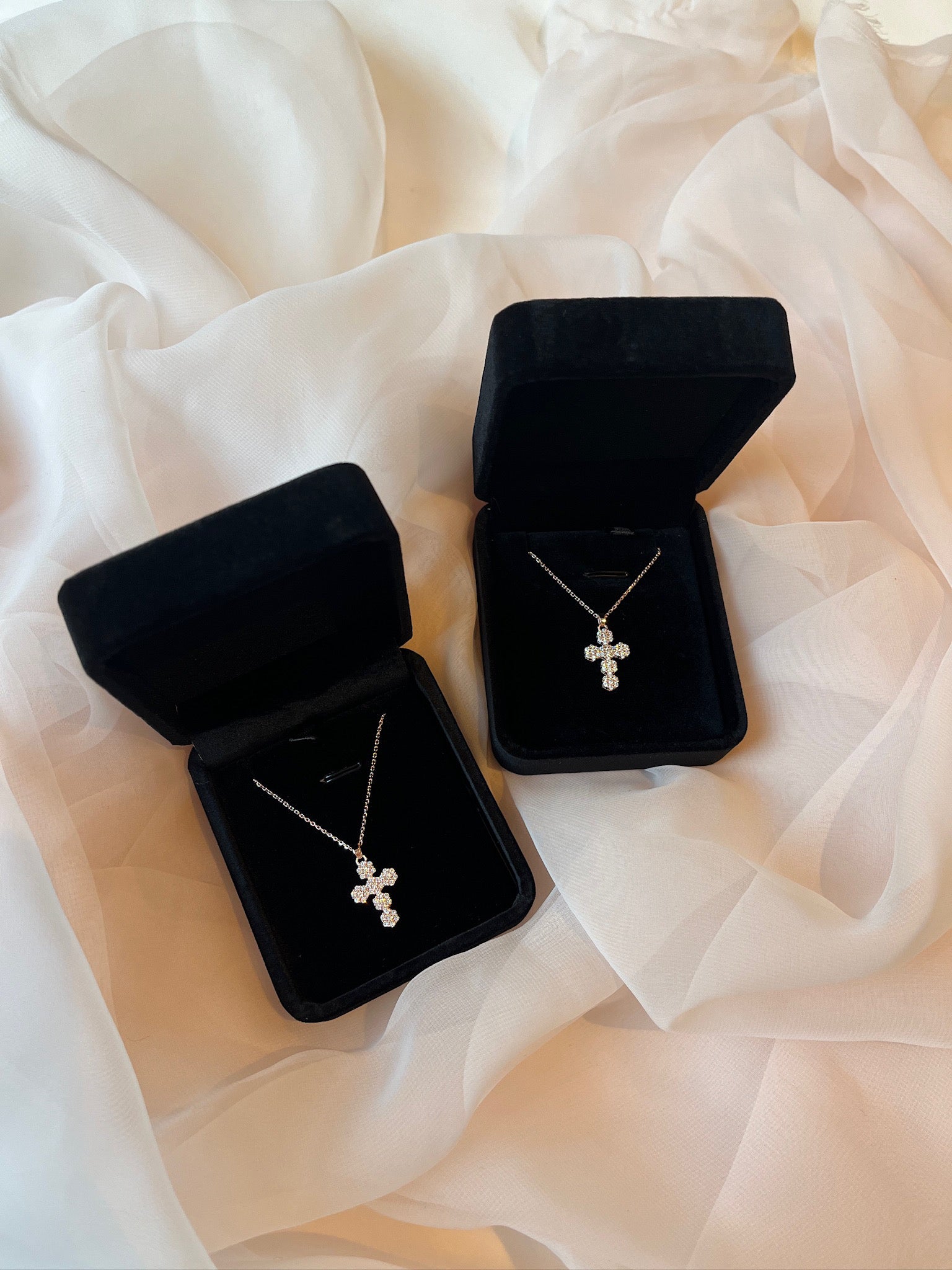 Bijou cross necklace – YILON