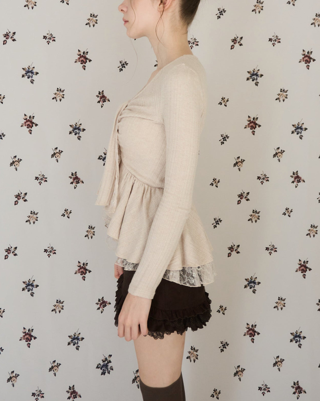 予約】WARM TIE PEPLUM LACE BLOUSE – YILON