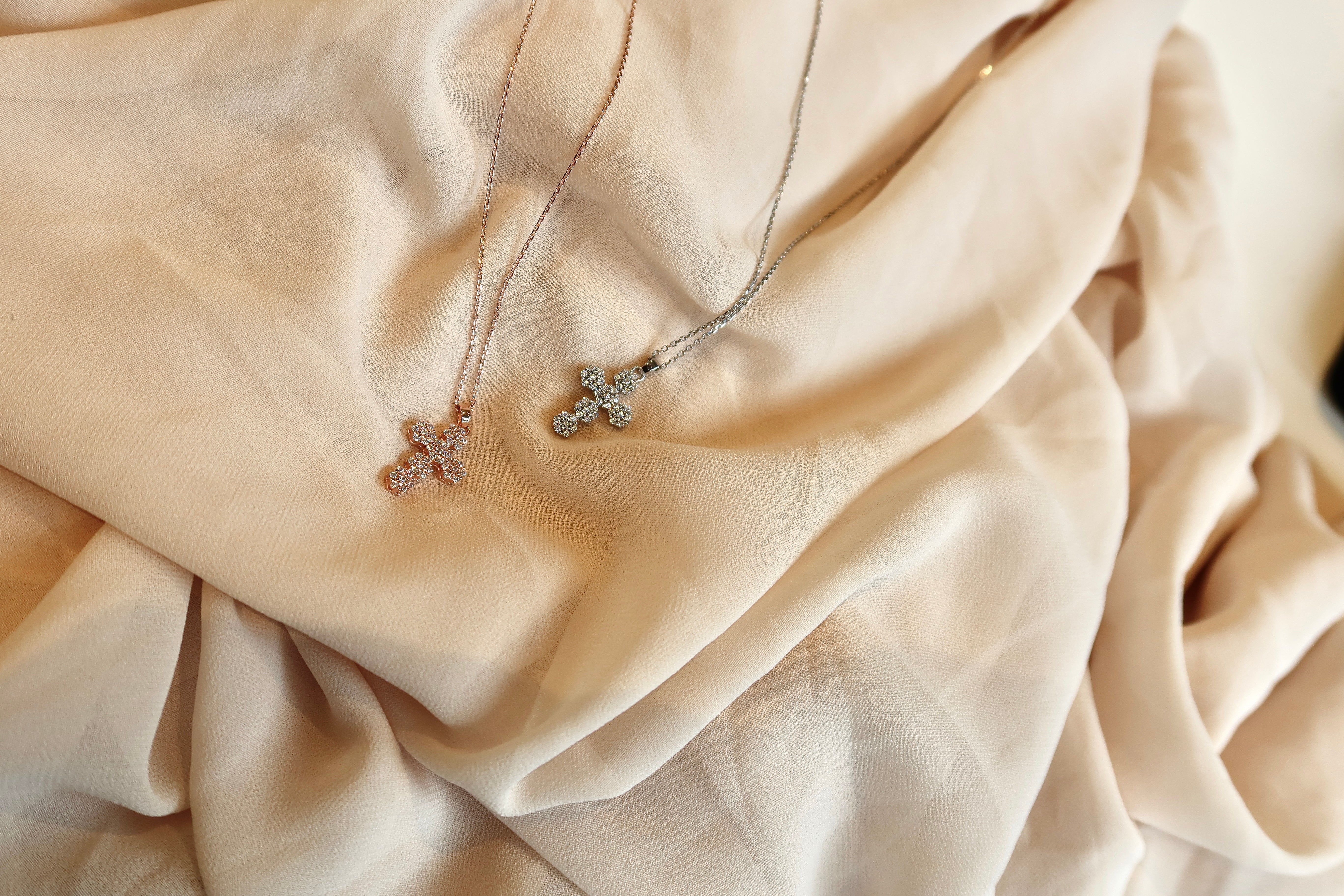 Bijou cross necklace – YILON