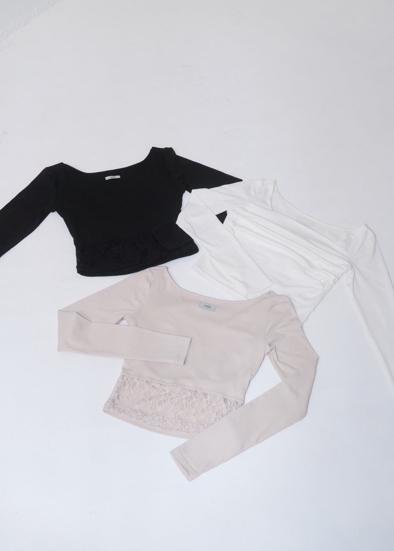 即完売‼️yilon DRAPE LACE TEEイロン 即完売‼️yilon DRAPE LACE TEEイロン - メルカリ