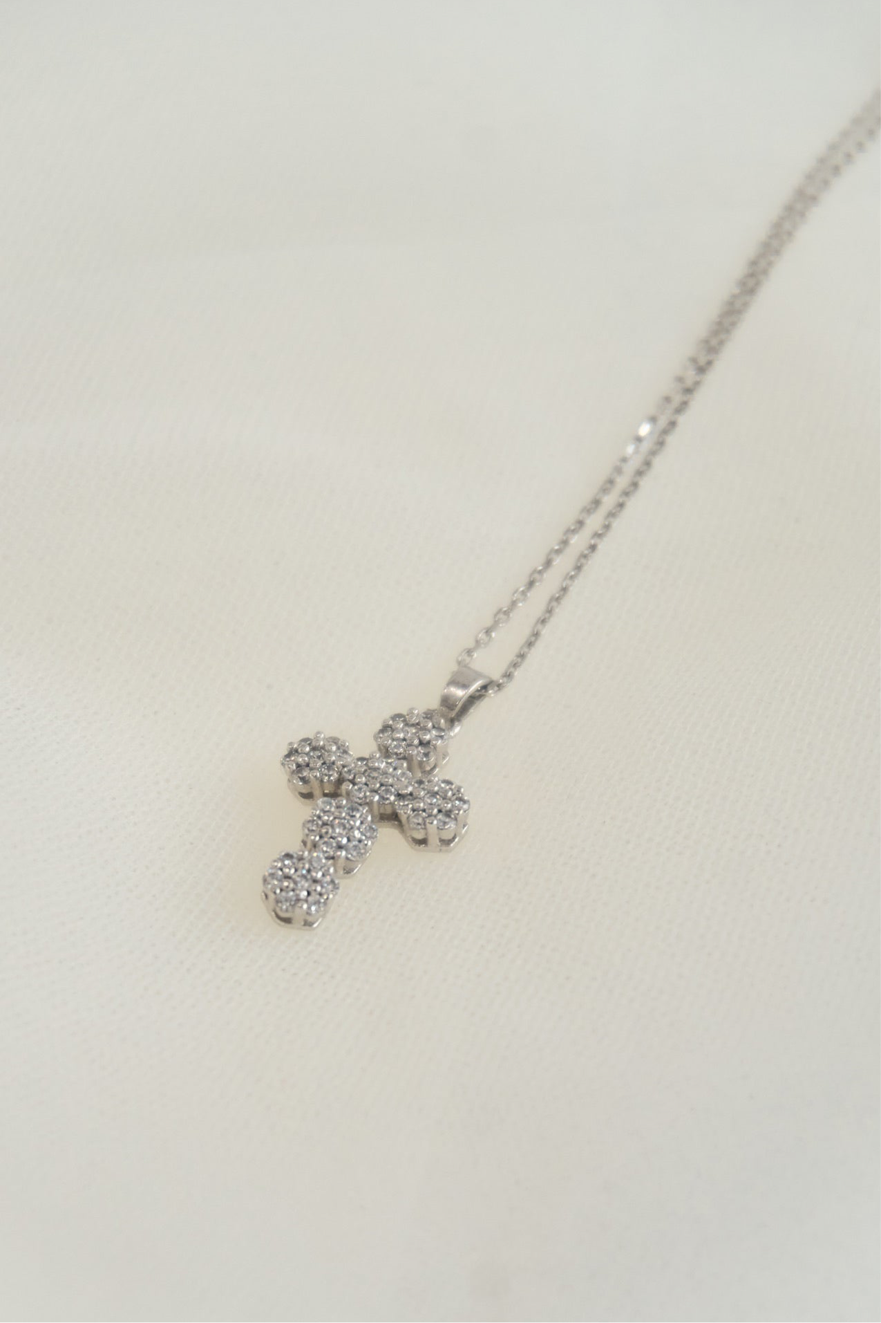 Bijou cross necklace – YILON