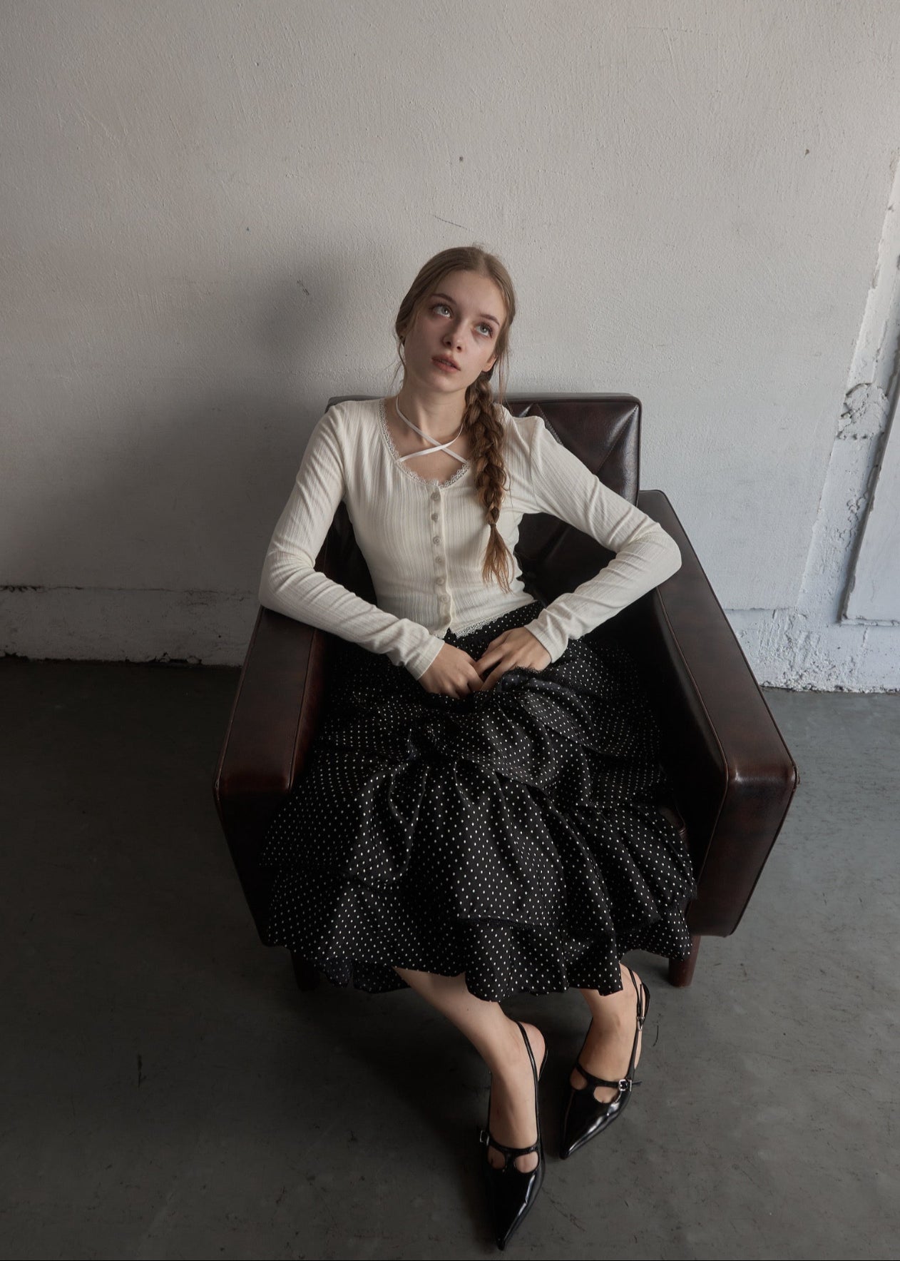 トップス yilon ROSE RIBBON CARDIGAN white Ribbon flower cropped cardigan